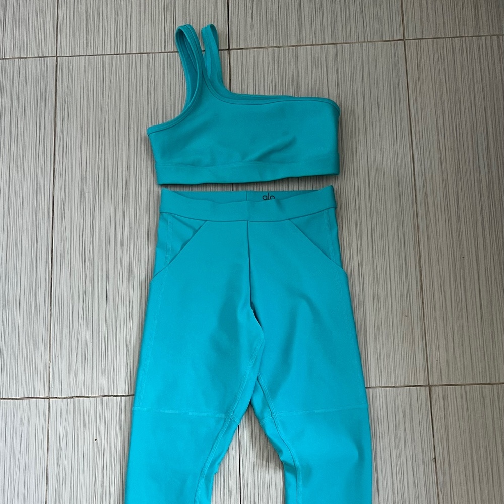 alo sports bra and leggings xxs